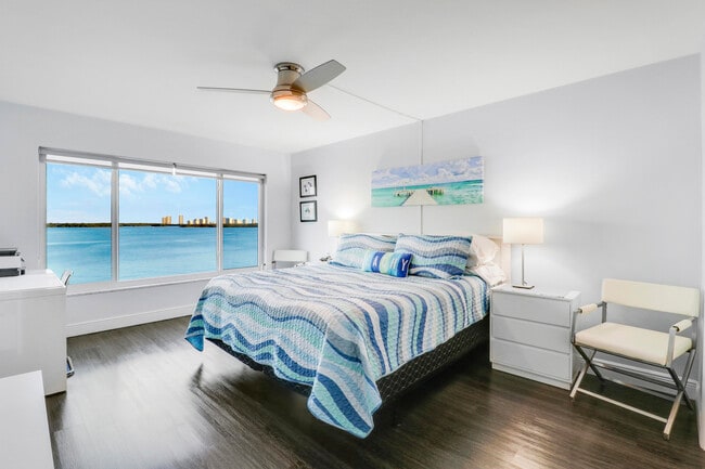 Building Photo - 52 Yacht Club Dr