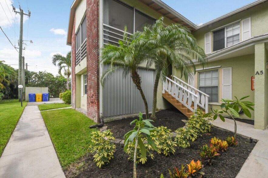 Building Photo - 12030 Alt A1a