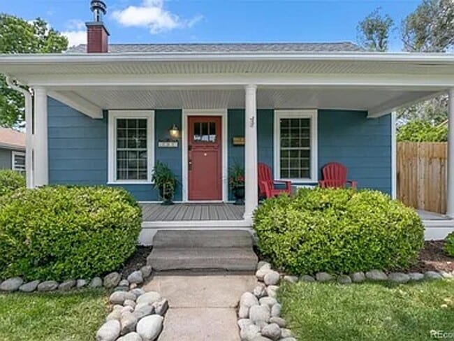 Building Photo - Charming 2 Bed 2 Bath house with Basement flex room in the heart of Englewood!