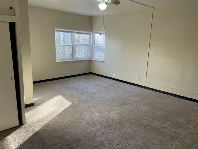 Interior Photo - 1026 E Lyon St