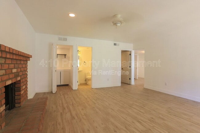 Building Photo - 951 E Leeward Ln