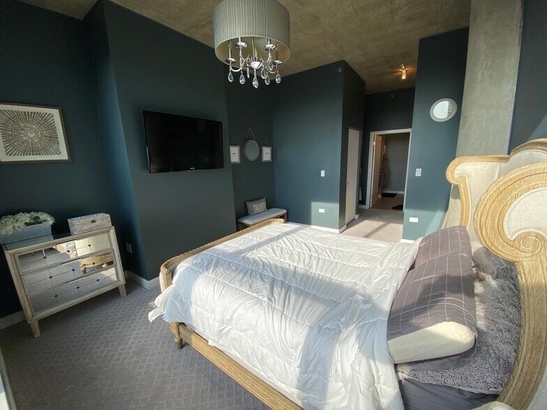 Master Bedroom - 1305 S Michigan Ave