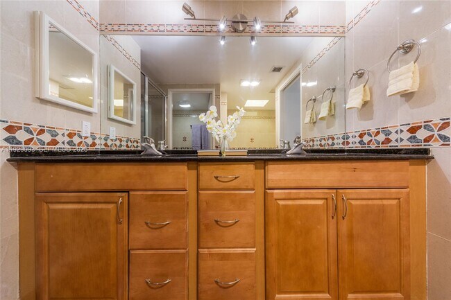 Building Photo - 121 Crandon Blvd