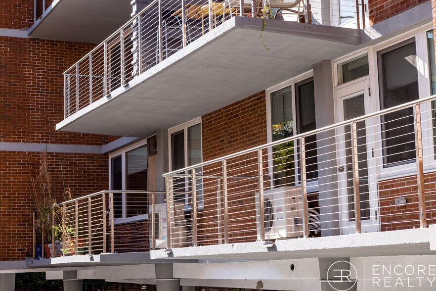 Building Photo - 334 Harvard St