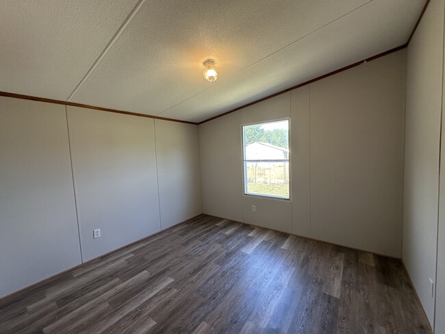 Building Photo - 106 Crappie Dr