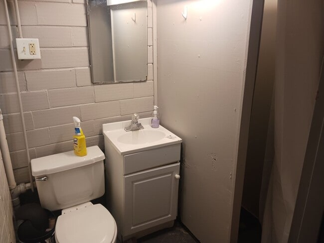 Building Photo - 108 N Russel (Sublease) "Flexible Move in ...