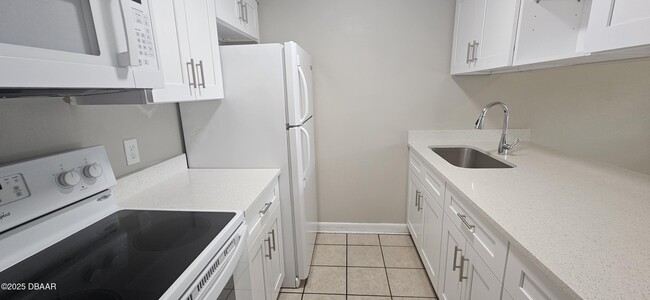 Building Photo - 333 S Osceola St