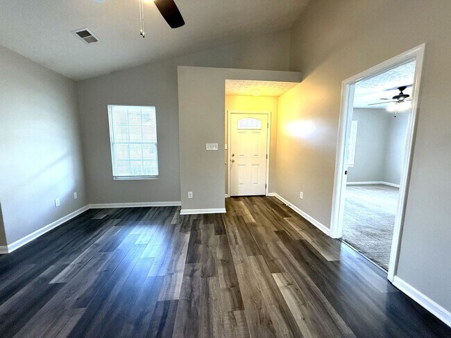 Building Photo - 3 Bedroom Home in the Village Wildwood Sub...