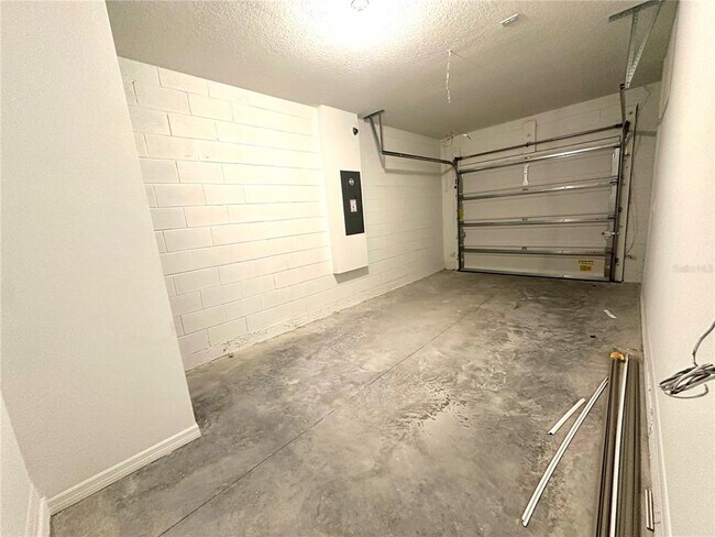 Building Photo - 2933 Canary Ave