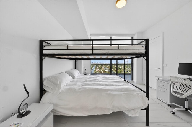 Building Photo - 153 N Seabreeze Blvd