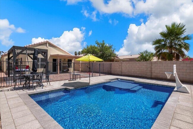 Building Photo - 4623 E Desert Wind Dr.