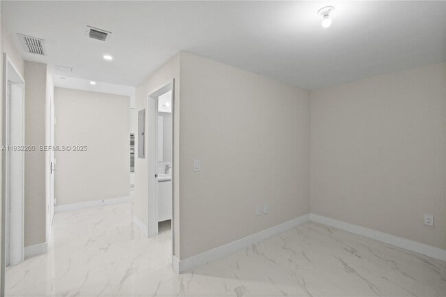 Building Photo - 700 NE 24th St