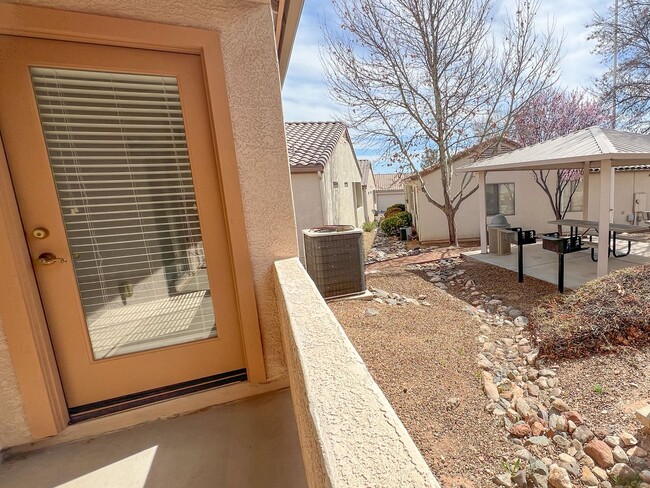 Building Photo - TOWNHOME - COTTONWOOD - VILLAS ON ELM