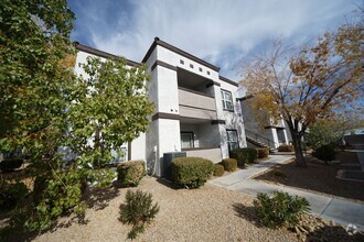 Building Photo - SHOWINGS AVAILABLE NOW