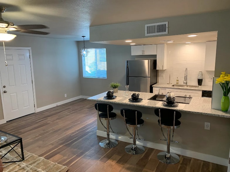 Building Photo - 4710 E Portland St