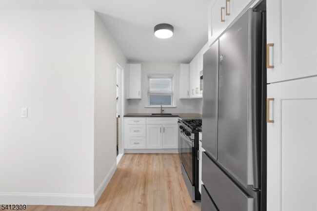 Building Photo - 676 Chestnut St