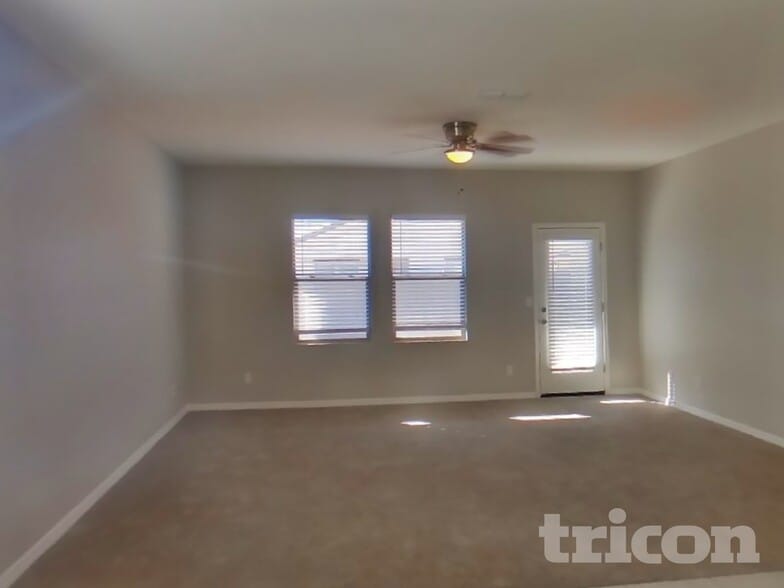 Building Photo - 35381 W Santa Clara Ave