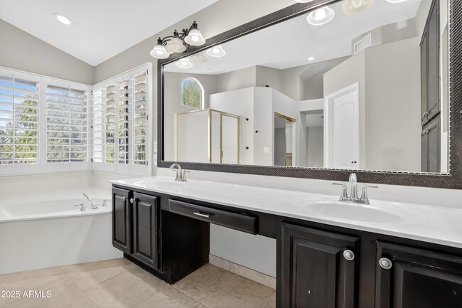 Building Photo - 4302 E Mossman Rd