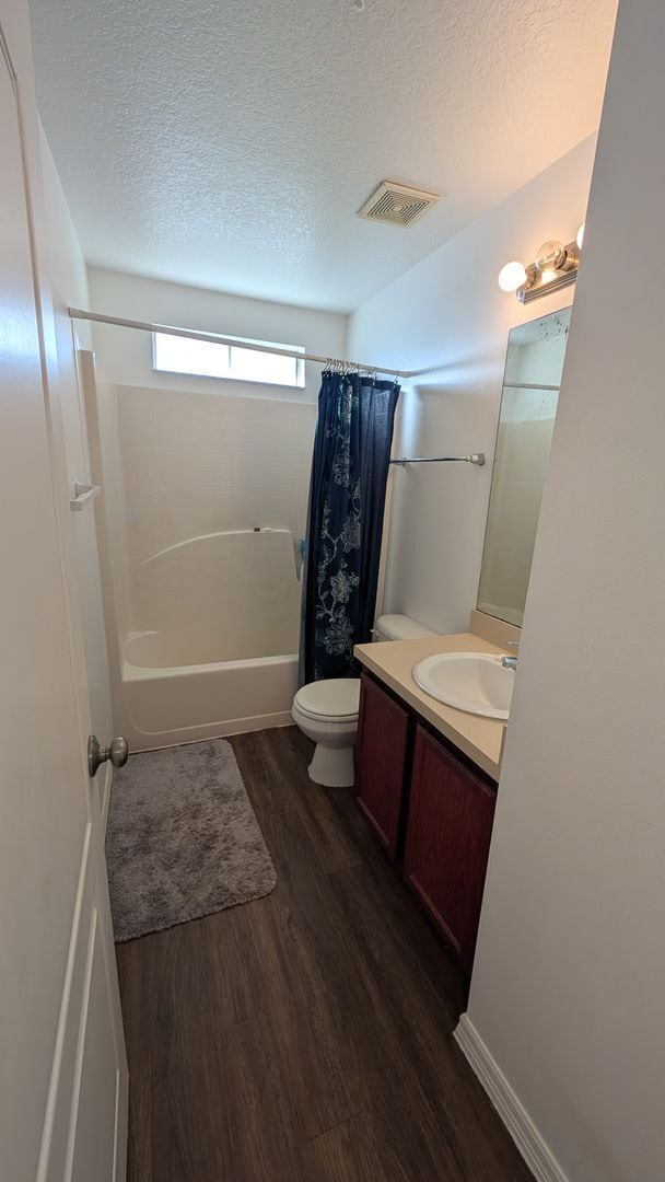 Building Photo - In the Heart of Down Town Orlando, 3 bedrooms house with lawn care service included