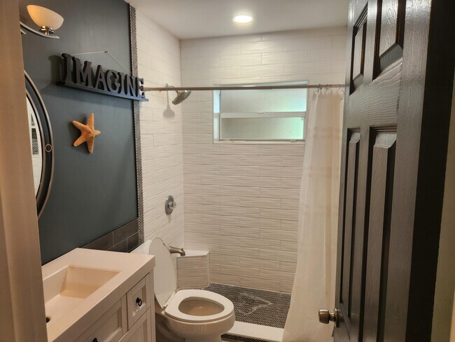 Building Photo - 452 Martin Ave