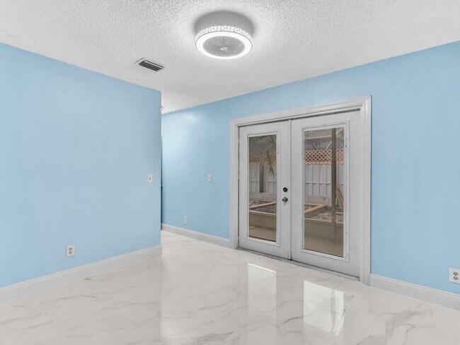 Building Photo - 12549 Woodmill Dr