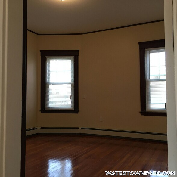 Building Photo - 126 Winsor Ave