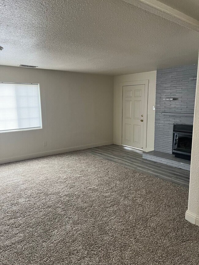 Building Photo - w7265e