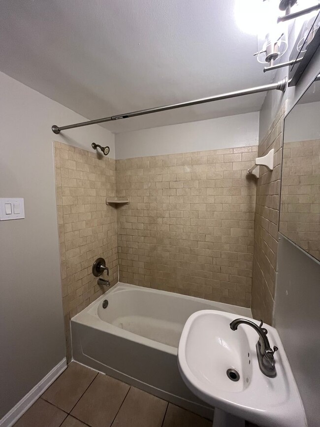 Building Photo - NEWLY AVAILABLE - RENOVATED 2 BR UNIT IN T...