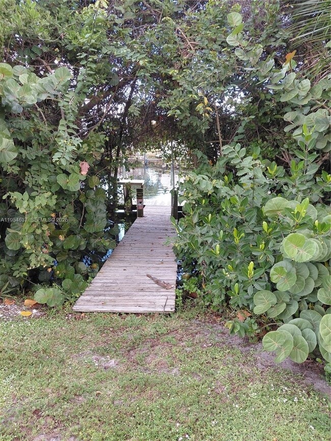 Building Photo - 731 Hummingbird Way