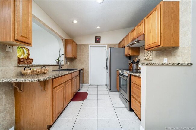 Building Photo - 656 SE Ron Rico Terrace