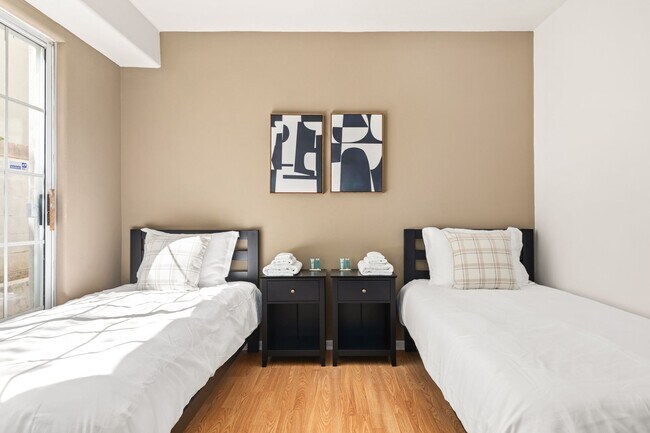 Building Photo - 10777 Ashton Ave