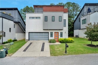 Building Photo - 1572 N Desoto Pl
