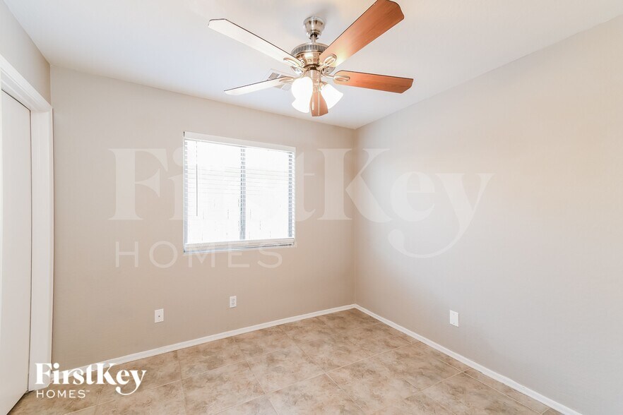 Building Photo - 29344 N Yellow Bee Dr