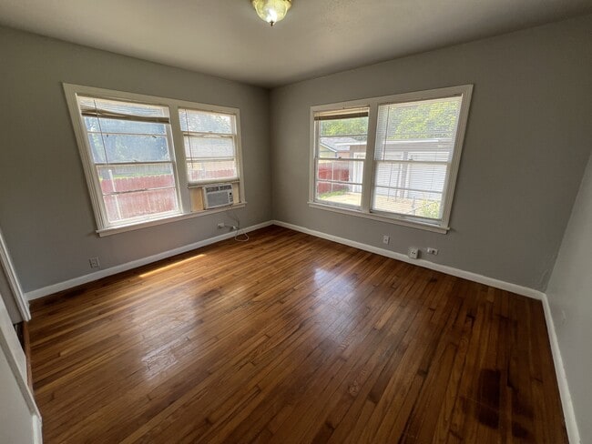 Building Photo - 233 Arvin Dr