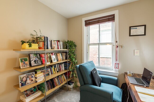 Building Photo - 206 S 43rd St