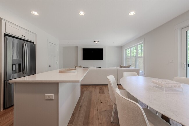 Building Photo - 112 Genest St