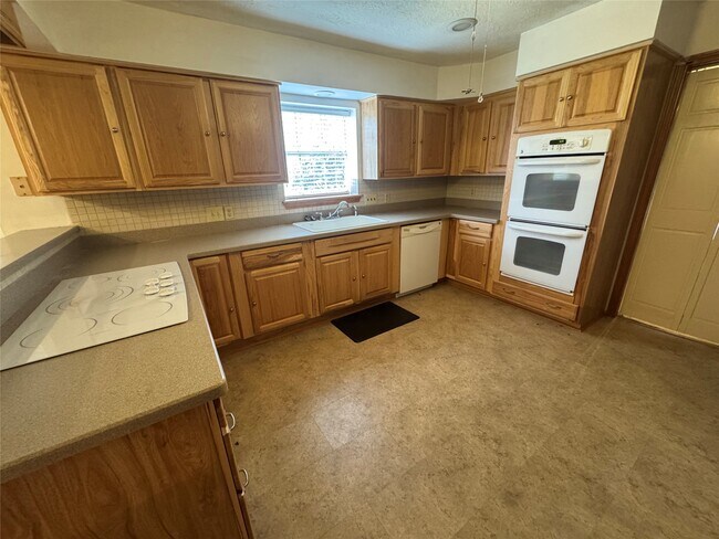 Building Photo - 22803 Trailwood Ln