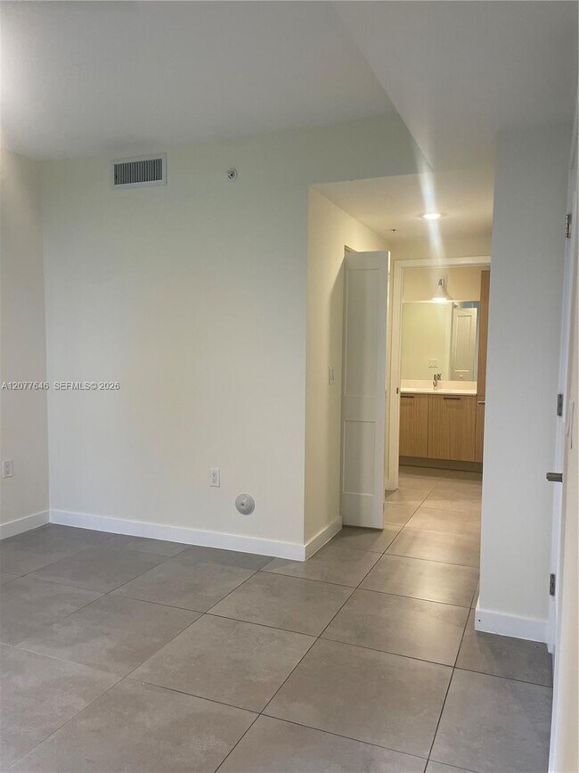 Building Photo - 16395 Biscayne Blvd