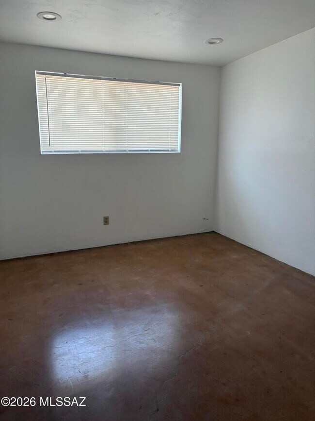 Building Photo - 3110 S Portia Ave