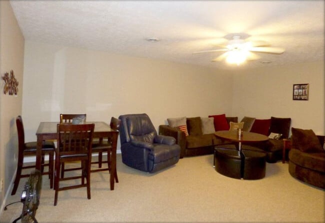 Building Photo - 2123 Creekside Way