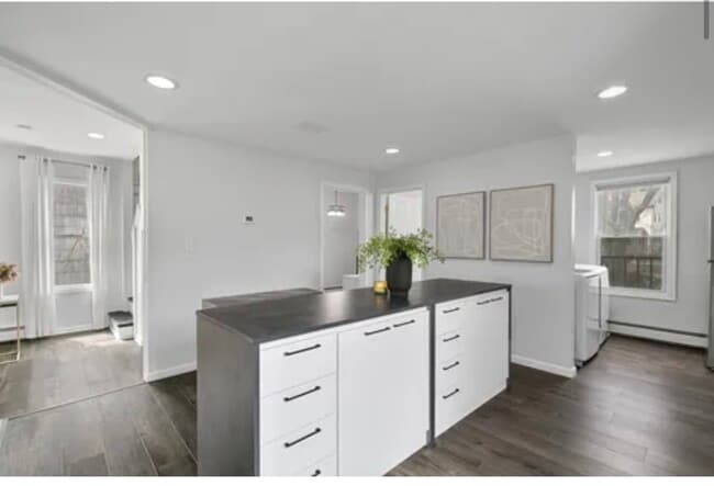 Building Photo - 50 Howe St