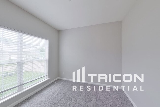 Building Photo - 507 Fortress Ct
