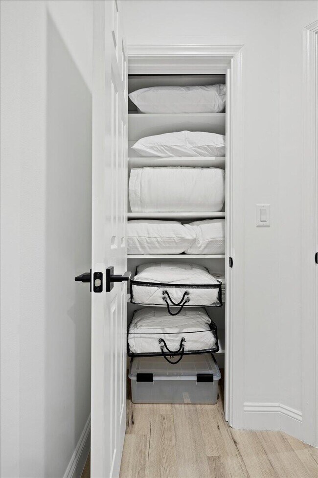 Building Photo - 402 Sea Oats Dr