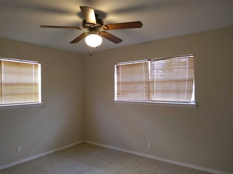 Building Photo - 6917 Alto Rey Ave Apt A