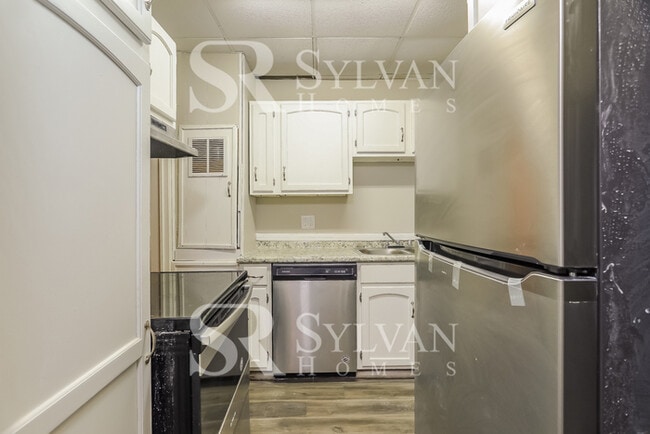 Building Photo - 3 BR, 2 BA home in Oakwood Estates