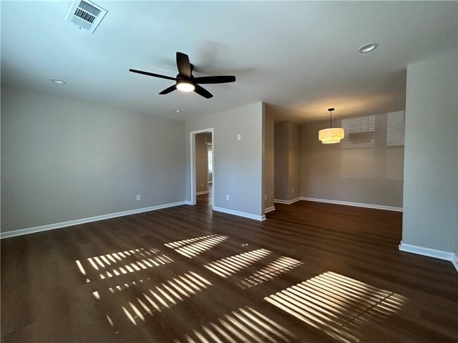 Building Photo - 1226 Beechview Dr SE