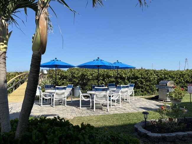 Building Photo - Villa Vista Condo  Available June 1st - December 31st 2026