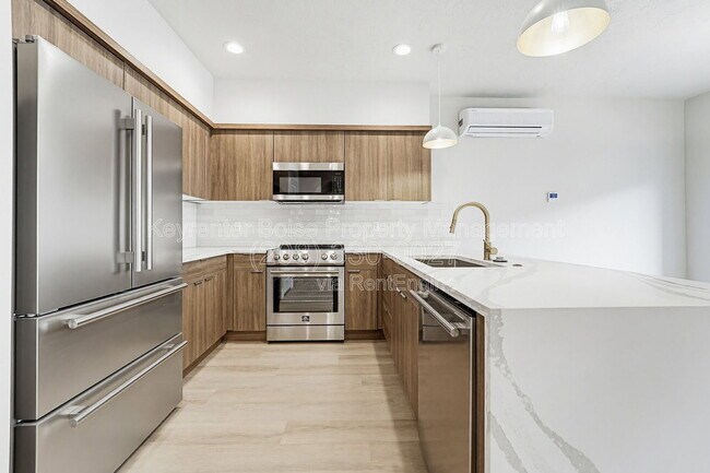 Building Photo - 4330 Greentrail