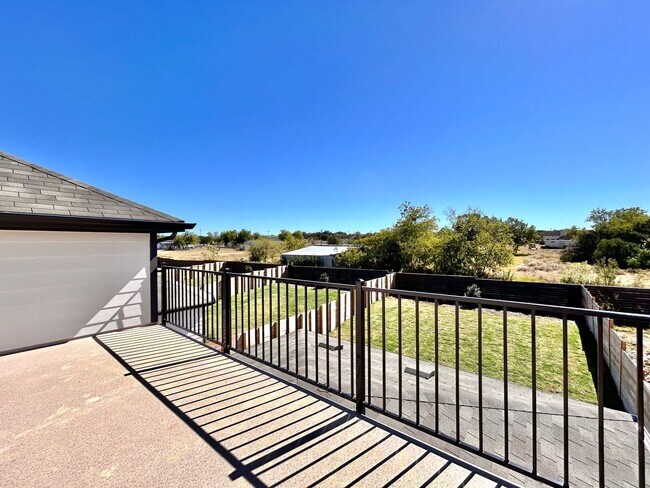 Building Photo - Spacious 4/BR 3/BA Home with Modern Upgrades in Leander