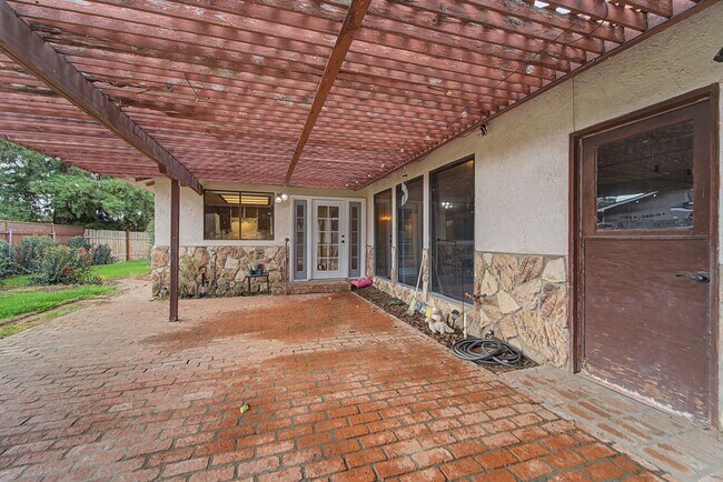 Building Photo - Beautiful 2-Bedroom Home on Corner Lot with RV Parking & Spacious Backyard